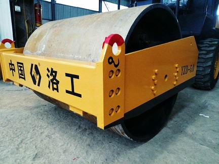 洛工5吨压路机.jpg 4吨压路机