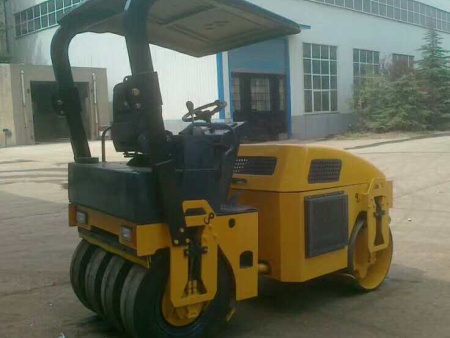 3吨双驱双振全液压振动压路机